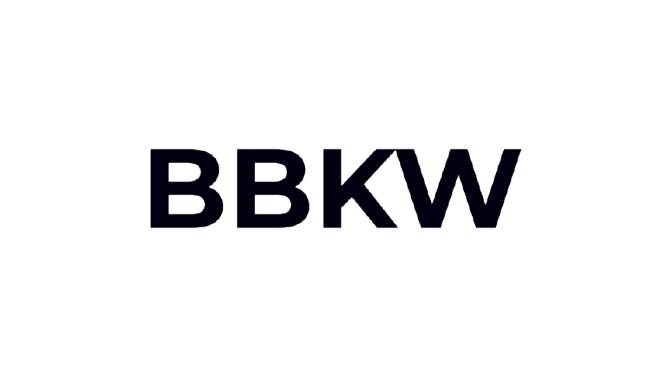 Napis "BBKW" czarną, pogrubioną czcionką na białym tle.